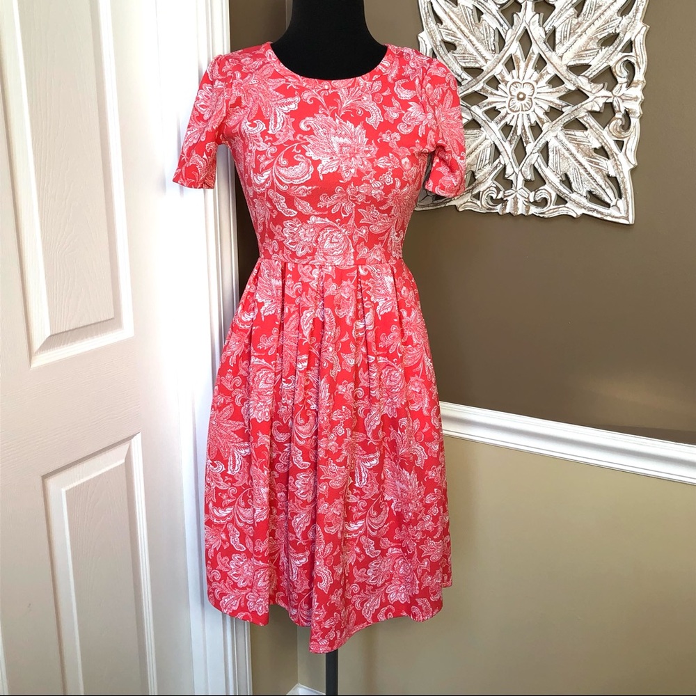 ⭐️ LuLaRoe Coral Amelia Paisley Floral Print Size: EXTRA SMALL